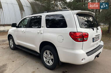 Позашляховик / Кросовер Toyota Sequoia 2014 в 