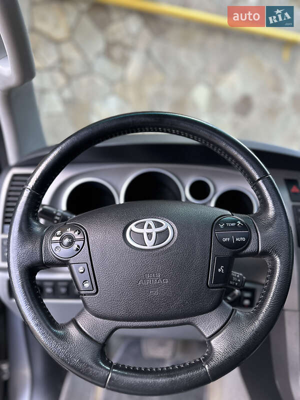 Позашляховик / Кросовер Toyota Sequoia 2009 в Надвірній