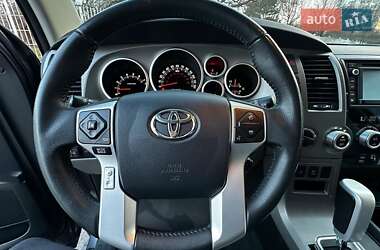 Внедорожник / Кроссовер Toyota Sequoia 2015 в 