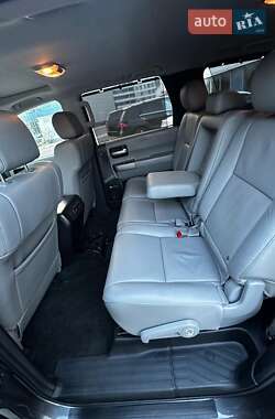 Внедорожник / Кроссовер Toyota Sequoia 2015 в 