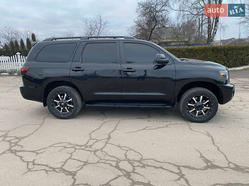 Внедорожник / Кроссовер Toyota Sequoia 2012 в Киеве