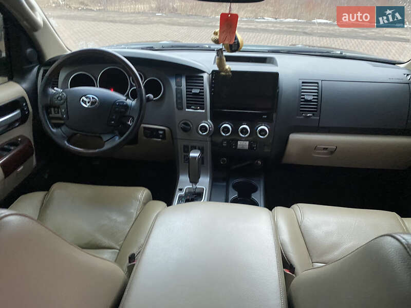 Внедорожник / Кроссовер Toyota Sequoia 2012 в Киеве