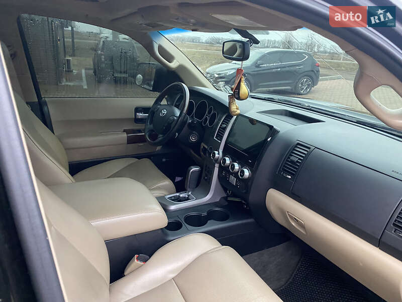 Внедорожник / Кроссовер Toyota Sequoia 2012 в Киеве