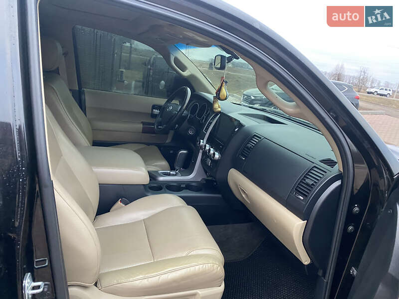 Внедорожник / Кроссовер Toyota Sequoia 2012 в Киеве