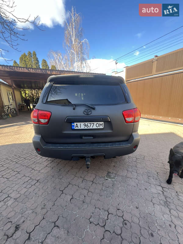 Позашляховик / Кросовер Toyota Sequoia 2011 в Києві
