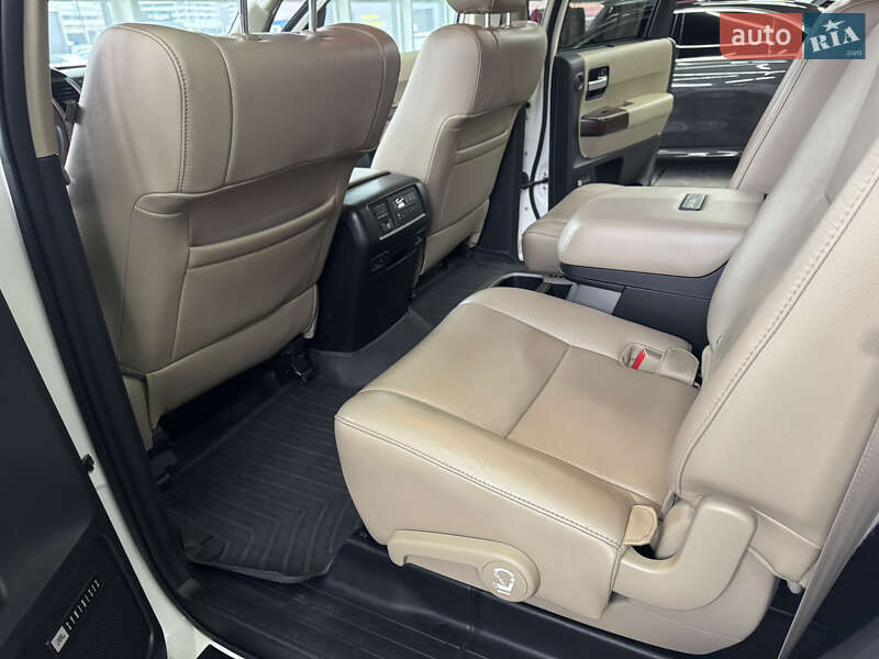 Позашляховик / Кросовер Toyota Sequoia 2013 в Києві