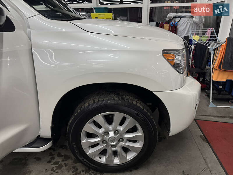 Позашляховик / Кросовер Toyota Sequoia 2013 в Києві