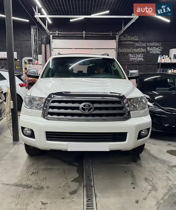 Toyota Sequoia 2013
