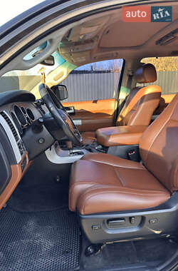 Внедорожник / Кроссовер Toyota Sequoia 2008 в 