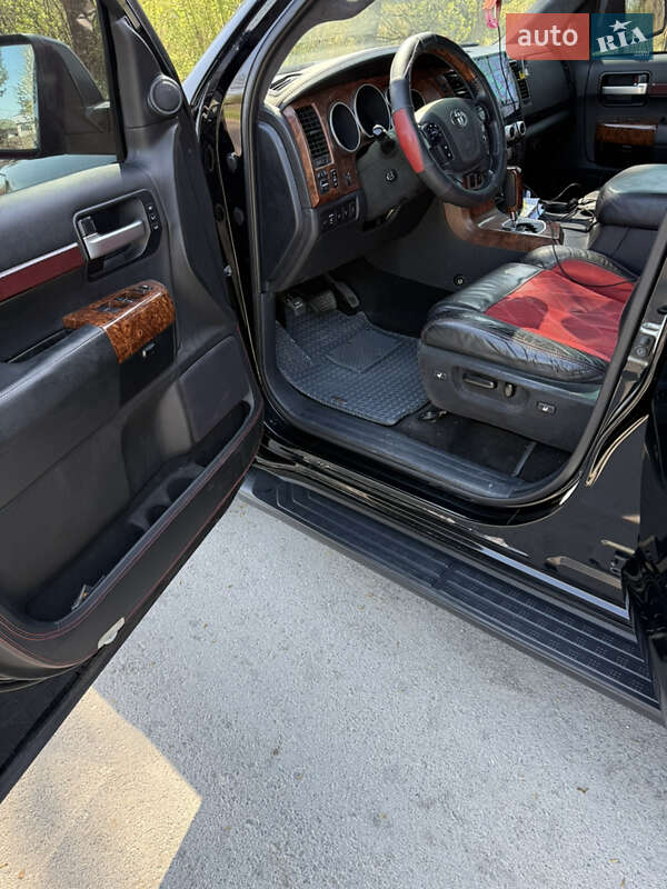 Внедорожник / Кроссовер Toyota Sequoia 2008 в Луцке