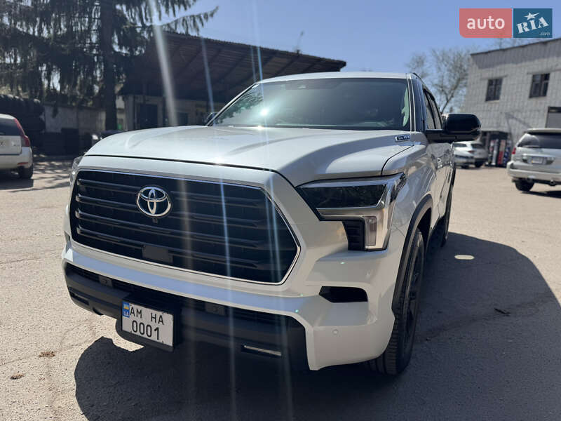 Позашляховик / Кросовер Toyota Sequoia 2023 в 