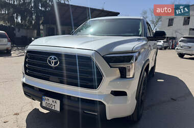 Позашляховик / Кросовер Toyota Sequoia 2023 в 