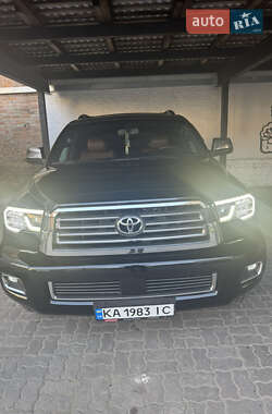 Позашляховик / Кросовер Toyota Sequoia 2015 в 