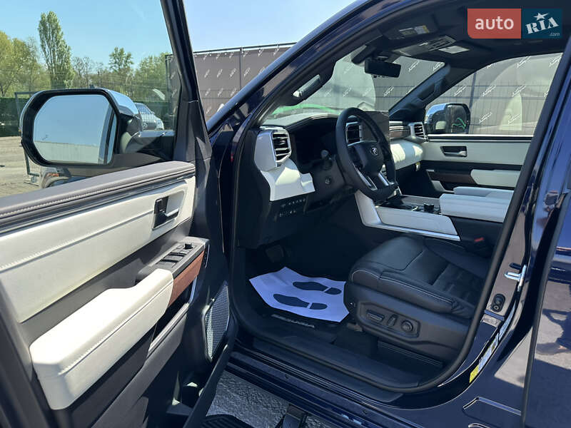 Внедорожник / Кроссовер Toyota Sequoia 2023 в Киеве
