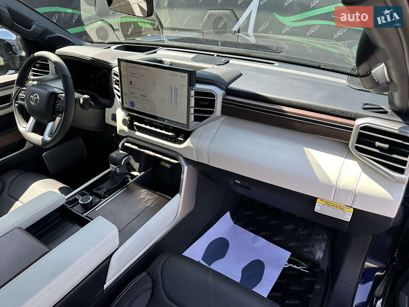 Внедорожник / Кроссовер Toyota Sequoia 2023 в Киеве