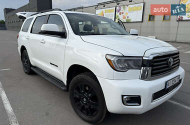 Внедорожник / Кроссовер Toyota Sequoia 2017 в 
