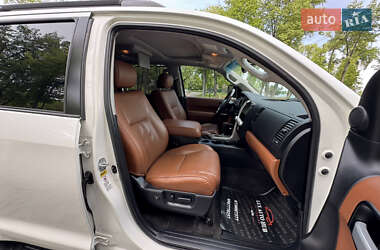 Позашляховик / Кросовер Toyota Sequoia 2011 в 