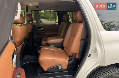 Позашляховик / Кросовер Toyota Sequoia 2011 в 