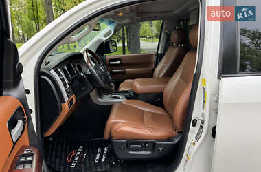 Позашляховик / Кросовер Toyota Sequoia 2011 в 