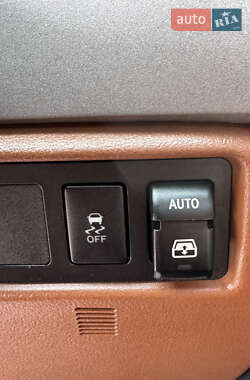 Позашляховик / Кросовер Toyota Sequoia 2011 в 