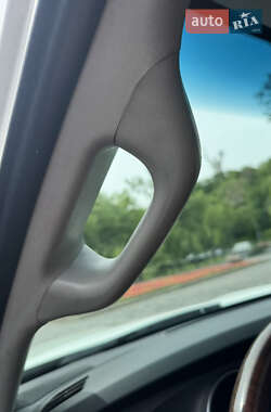 Позашляховик / Кросовер Toyota Sequoia 2011 в 
