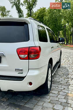 Позашляховик / Кросовер Toyota Sequoia 2011 в 