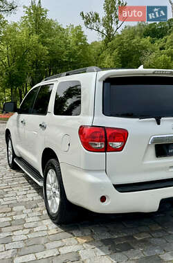 Позашляховик / Кросовер Toyota Sequoia 2011 в 