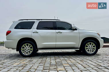 Позашляховик / Кросовер Toyota Sequoia 2011 в 
