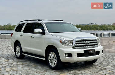 Позашляховик / Кросовер Toyota Sequoia 2011 в 