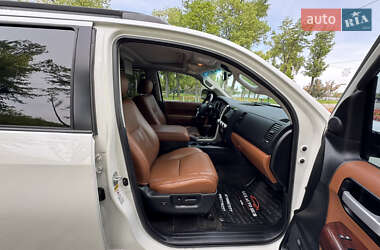 Позашляховик / Кросовер Toyota Sequoia 2011 в 