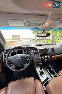 Позашляховик / Кросовер Toyota Sequoia 2011 в 