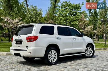 Позашляховик / Кросовер Toyota Sequoia 2011 в 