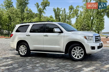 Позашляховик / Кросовер Toyota Sequoia 2011 в 
