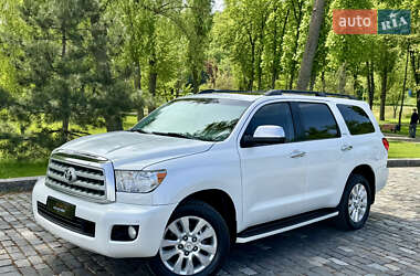 Позашляховик / Кросовер Toyota Sequoia 2011 в 