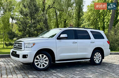 Позашляховик / Кросовер Toyota Sequoia 2011 в 