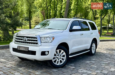 Позашляховик / Кросовер Toyota Sequoia 2011 в 