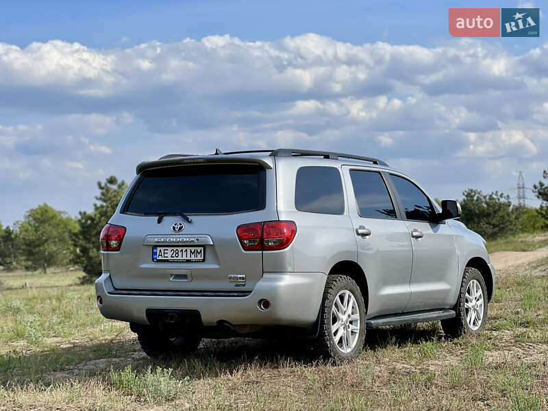 Позашляховик / Кросовер Toyota Sequoia 2015 в Дніпрі