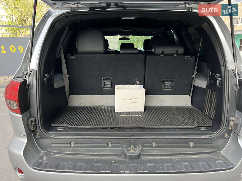 Позашляховик / Кросовер Toyota Sequoia 2015 в Дніпрі