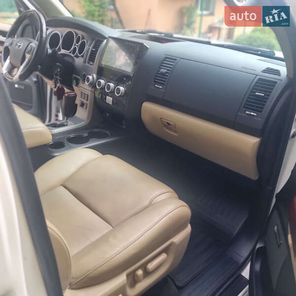 Внедорожник / Кроссовер Toyota Sequoia 2014 в Виннице