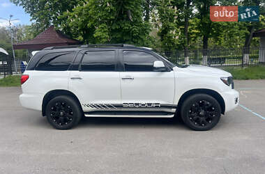 Позашляховик / Кросовер Toyota Sequoia 2016 в 