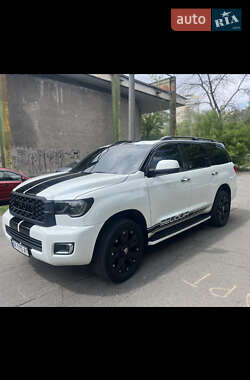 Позашляховик / Кросовер Toyota Sequoia 2016 в 