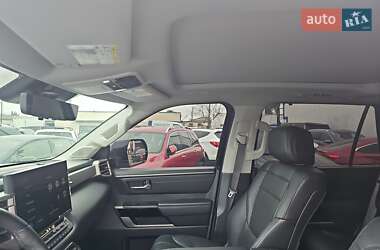Внедорожник / Кроссовер Toyota Sequoia 2023 в 
