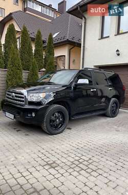 Внедорожник / Кроссовер Toyota Sequoia 2015 в Черновцах