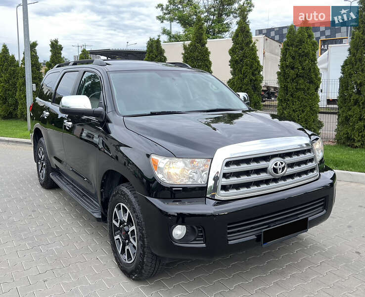 Внедорожник / Кроссовер Toyota Sequoia 2015 в Киеве