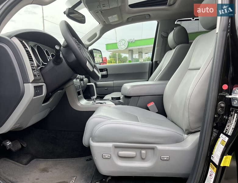 Внедорожник / Кроссовер Toyota Sequoia 2015 в Киеве