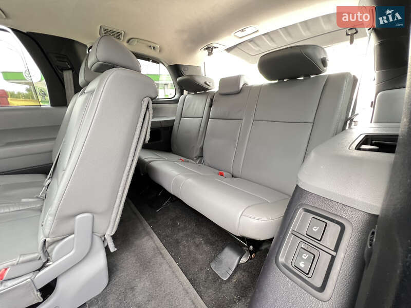 Внедорожник / Кроссовер Toyota Sequoia 2015 в Киеве