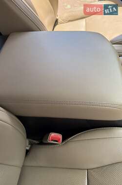 Позашляховик / Кросовер Toyota Sequoia 2010 в 