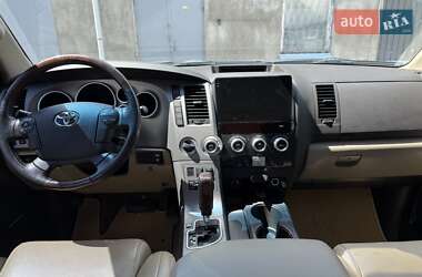 Позашляховик / Кросовер Toyota Sequoia 2010 в 