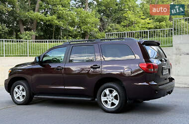 Внедорожник / Кроссовер Toyota Sequoia 2015 в 