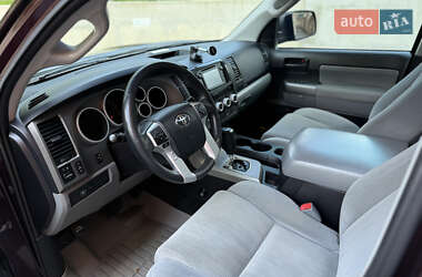 Внедорожник / Кроссовер Toyota Sequoia 2015 в 